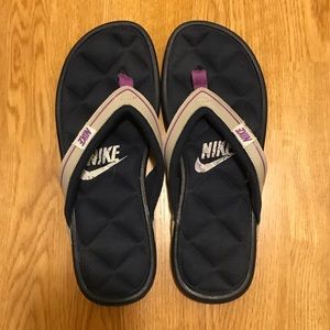 Nike Flip Flops (size 6)